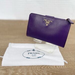 🎉🎉 SOLD🎉🎉 Prada Saffiano Compact Wallet Viola